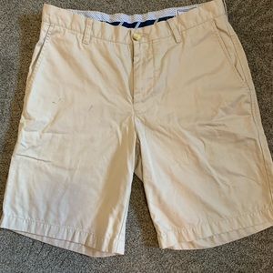 32” Southern tide khaki shorts